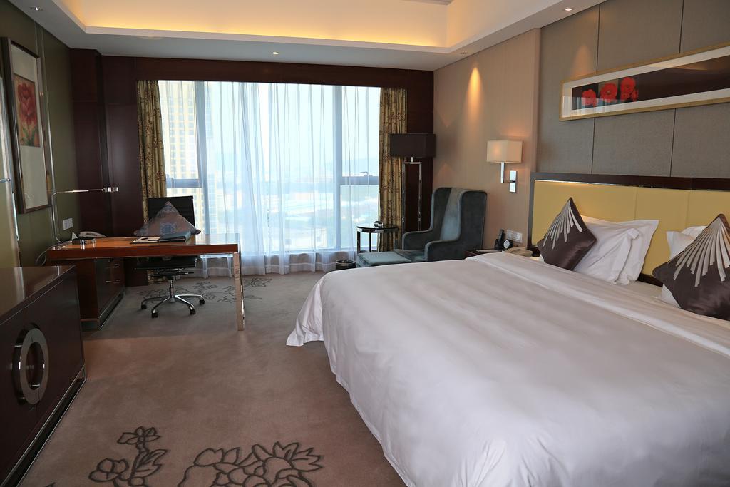 Guangzhou Changfeng Gloria Plaza Hotel Room photo