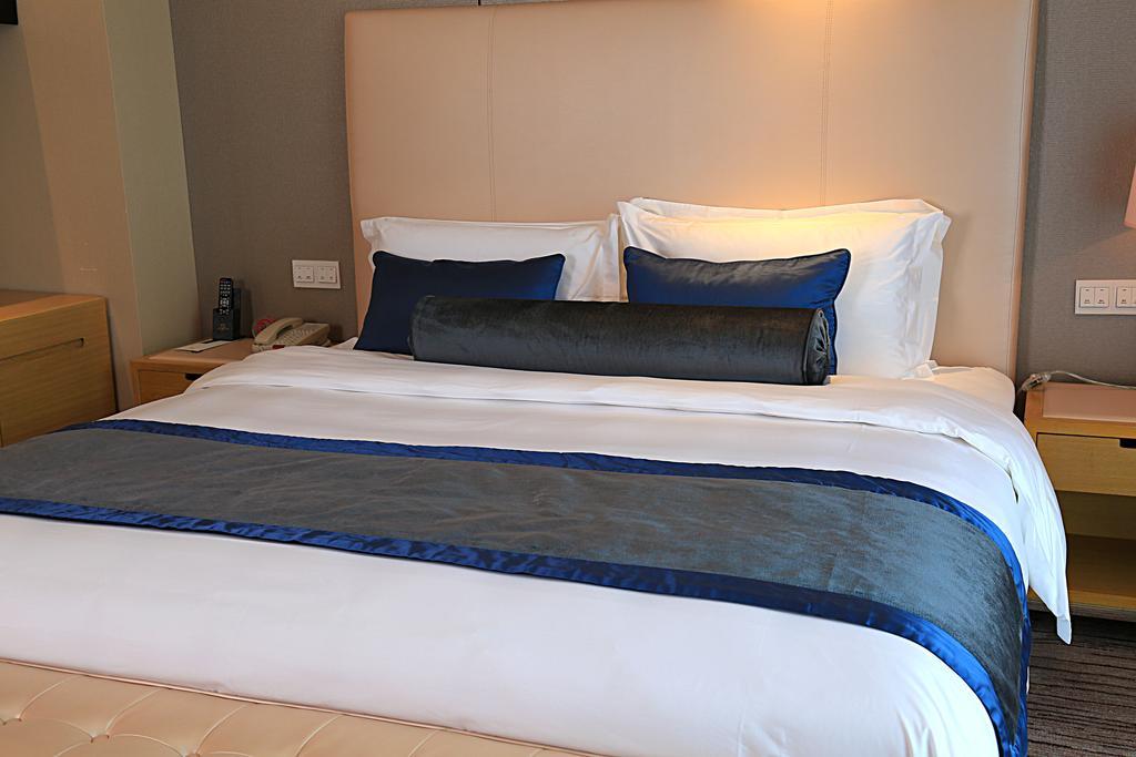 Guangzhou Changfeng Gloria Plaza Hotel Room photo